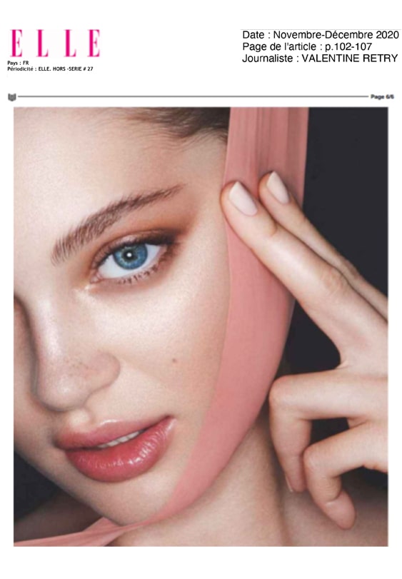 Affiche du magazine 'ELLE' avec une belle femme aux yeux bleus et à la peau éclatante